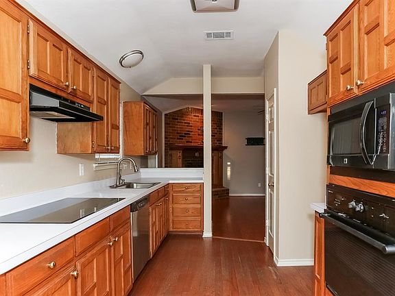 4th image of 6902 Silverlake Dr