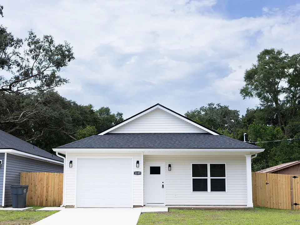 1209 Gordon Ave