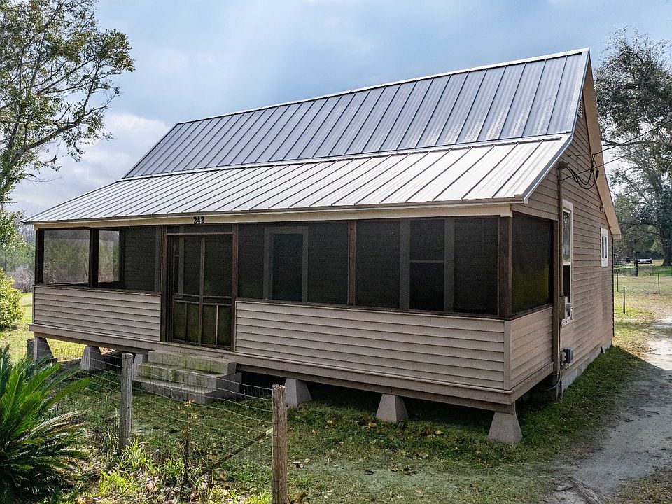 1st image of 242 NE Bellville Rd