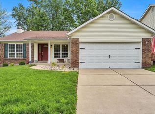 925 Peace Haven Dr, Saint Louis, MO 63125