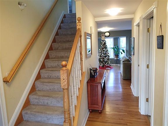 5th image of 352 Lauren Ln