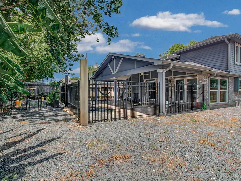 2122 Courtshire Ln — Photo 30