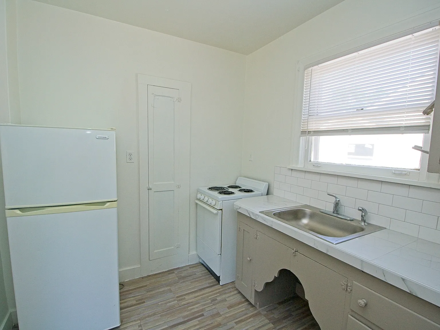 1 bed, 700 sqft, $1,350 — Photo 4