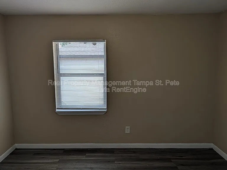 8429 N 39th St #3 — Photo 10