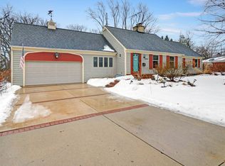 1030 N 3rd Ave, St Charles, IL 60174