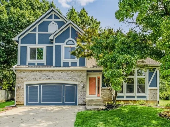 11425 S Northwood Cir, Olathe, KS 66061
