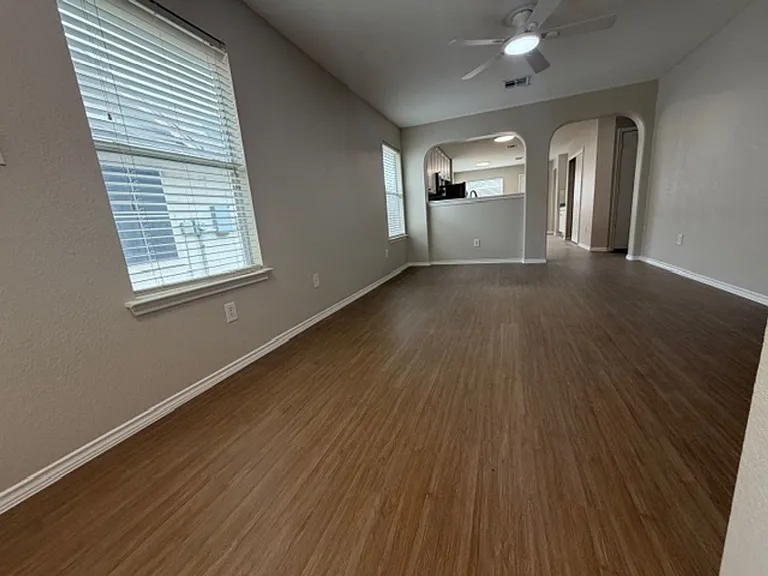 15209 Parrish Ln — Photo 2