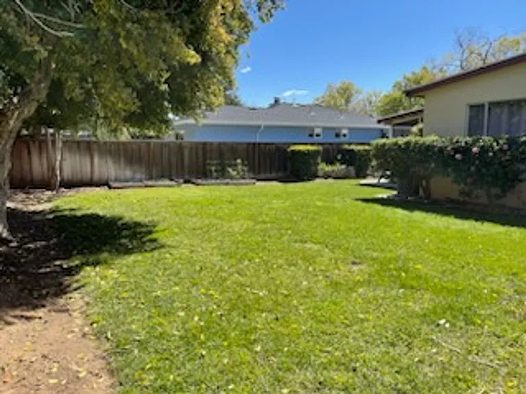 2347 Venndale Ave — Photo 13