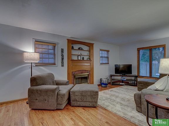 3rd image of 5217 Mason St
