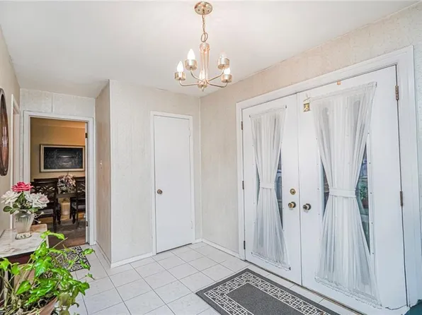 38 Bleeker Place image 3 of 35