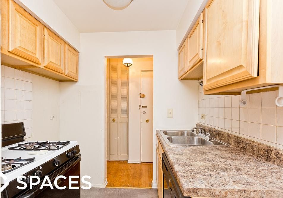 1st image of 535 W Briar Place # 454 Fl 4th