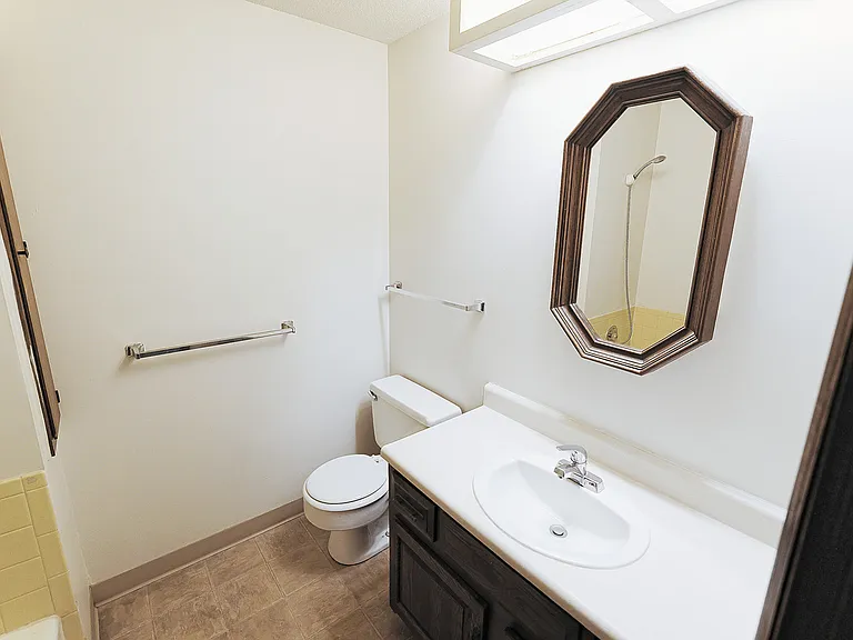1110 F St #5 — Photo 16