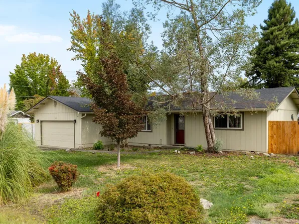 101 Sky Crest Dr, Grants Pass, OR 97527