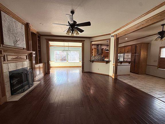 3rd image of 2724 Ashehollow Ln