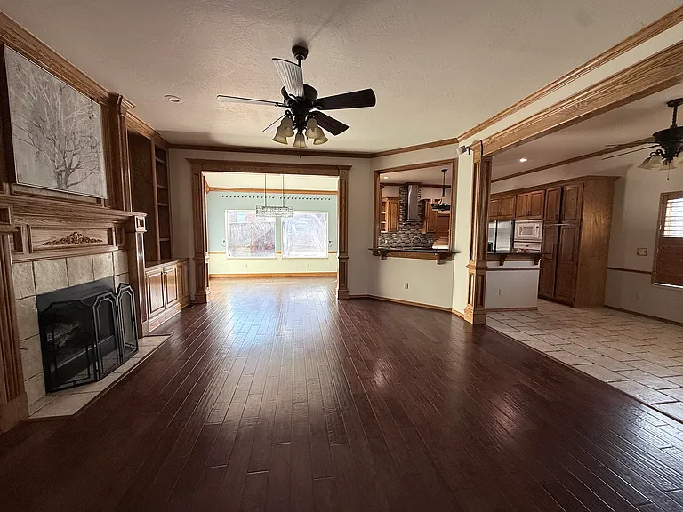 2724 Ashehollow Ln — Photo 3