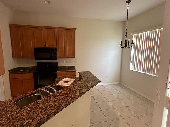 4th image of 463 Cinnamon Dr