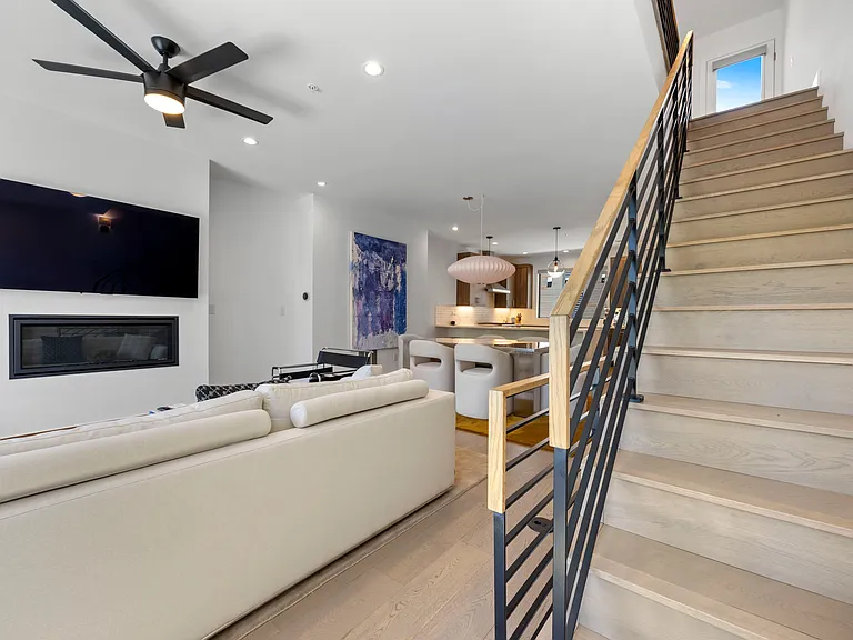 2457 Walnut St — Photo 14