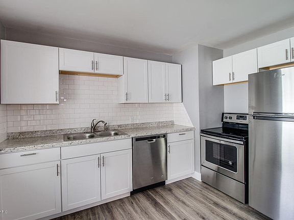 3rd image of 123 Circle Dr
