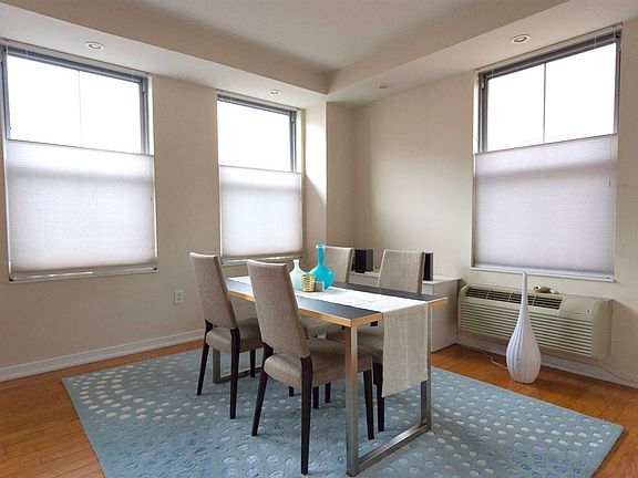 4th image of 147 Essex St #5