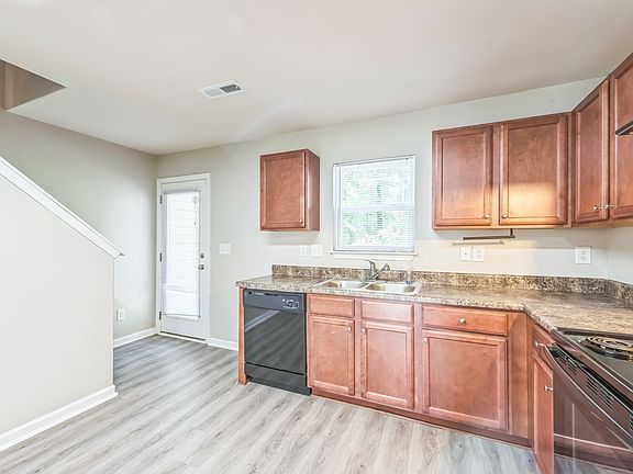 3rd image of 861 Plaza Walk Dr