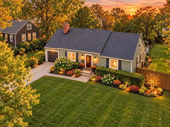 4014 Oxford Rd, Prairie Village, KS 66208