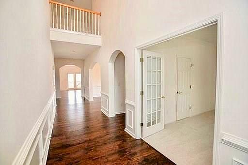 Entryway foyer, bedroom/study/sitting room on main floor, entry to full bath next to bedroom