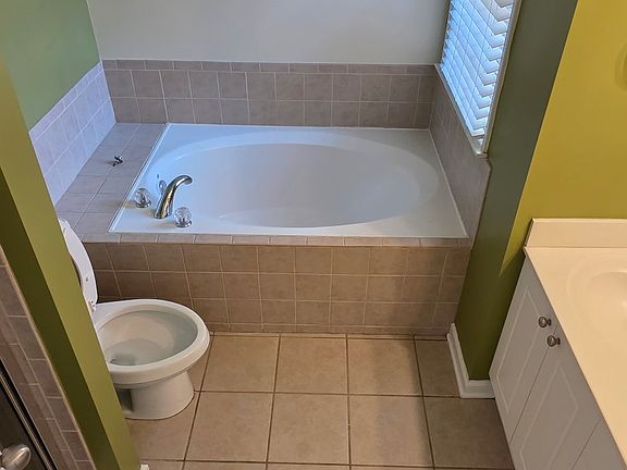 2nd image of 1729 Oakbrook Lake Dr