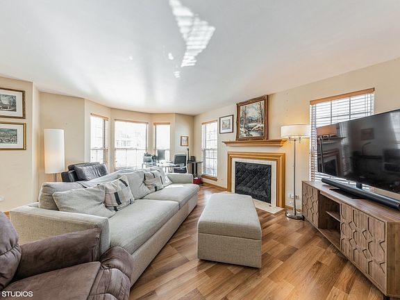 2nd image of 473 Grosse Pointe Cir #473