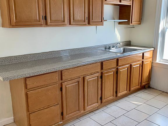 4th image of 185 Althea St #3