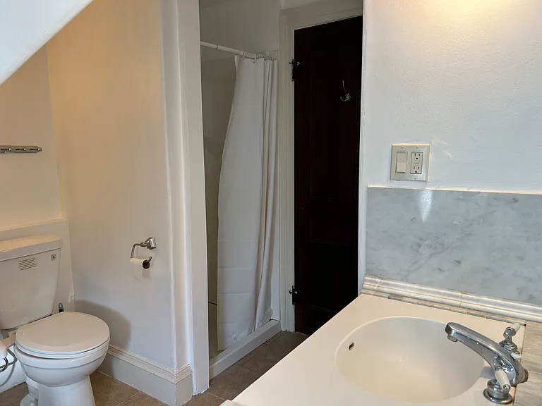 232 Pleasant St — Photo 8