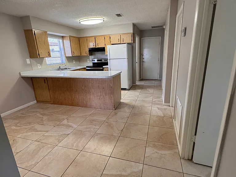7504 N Thatcher Ave — Photo 10