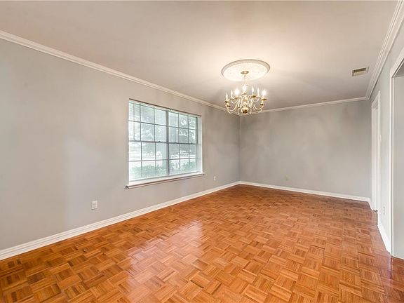 3rd image of 2728 Westview Dr