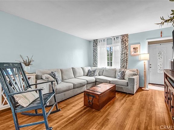4th image of 8645 Wakefield Ave