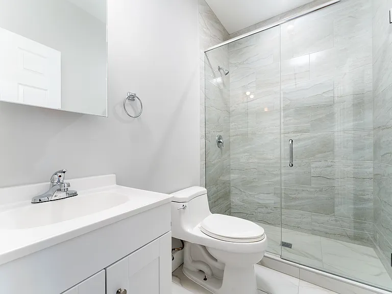 1219 W Devon Ave #204 — Photo 7