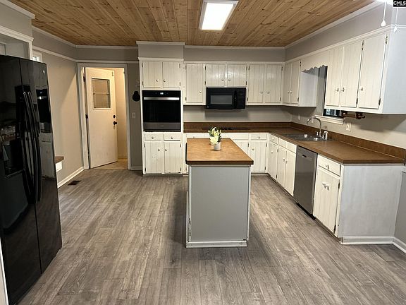 2nd image of 100 Finsbury Ct