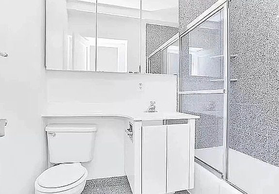 5th image of 213 E 37th St #8J