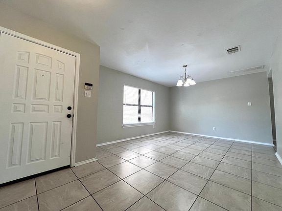5th image of 211 Cottontail Dr