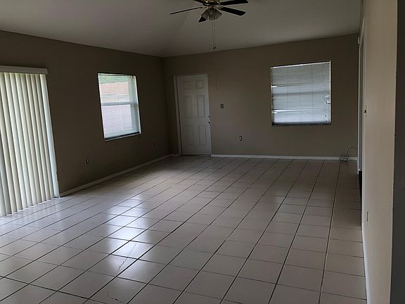 3rd image of 13429 Oklahoma Woods Ct