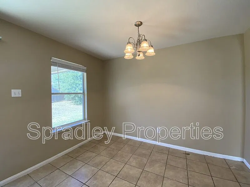 3 bed, 2.0 bath, 1563 sqft, $1,775 — Photo 3