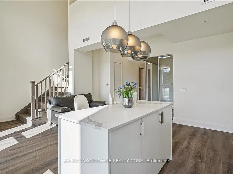 509 Dundas St W #103 — Photo 7