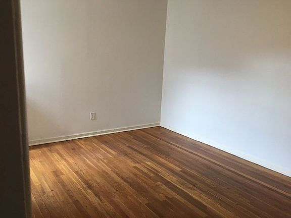 5th image of 2921 21st Ave APT D2