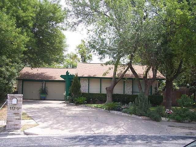 1st image of 1112 Crown Oaks Dr