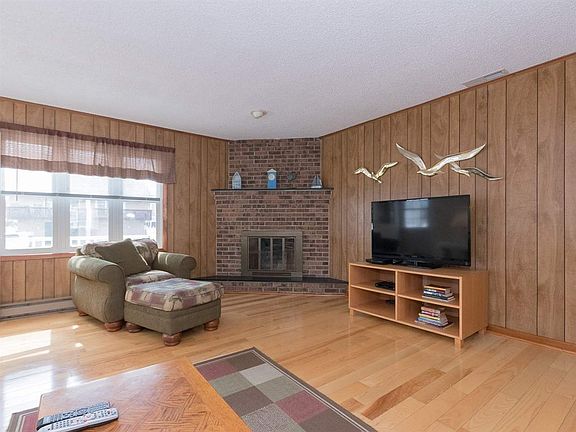 4th image of 125 33rd St #B