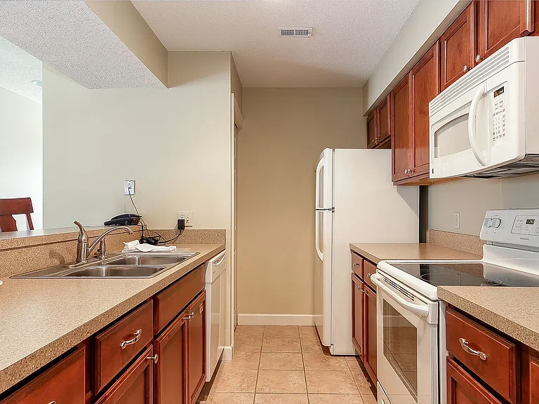 5569 Golfview Ct #5569 — Photo 18