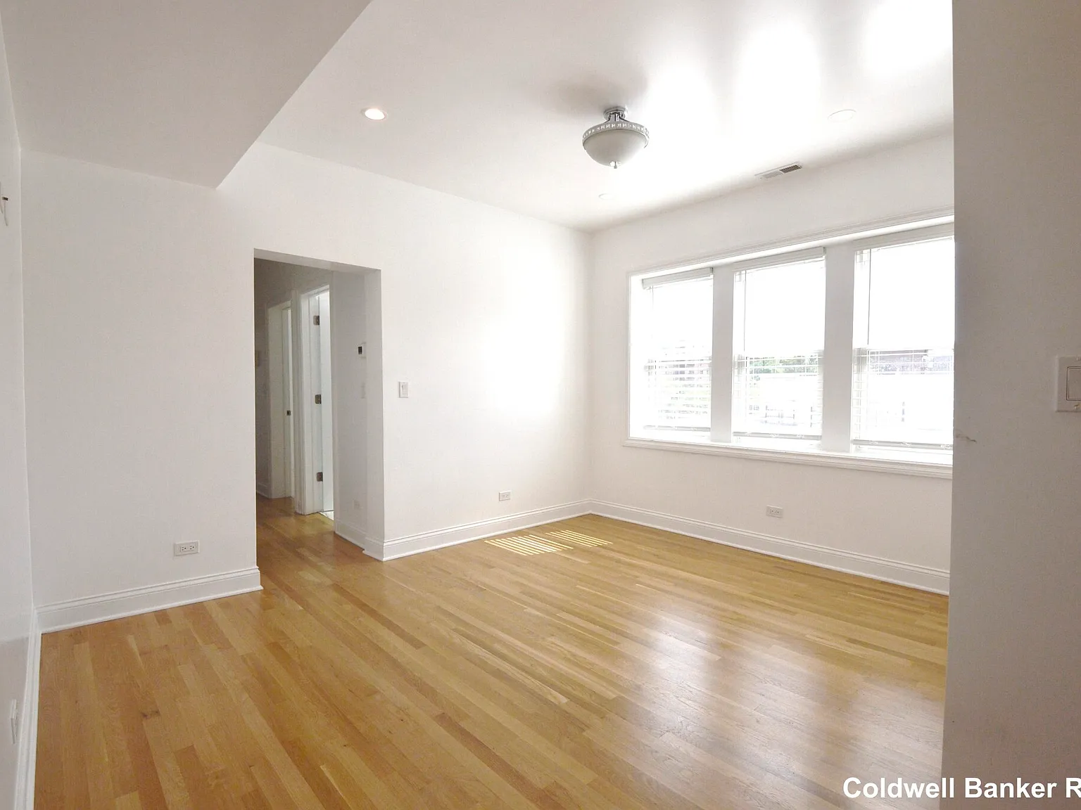 3 bed, 1.5 bath, 1200 sqft, $2,100 — Photo 2