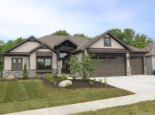 5951 N Oak Creek Ct, Parkville, MO 64152