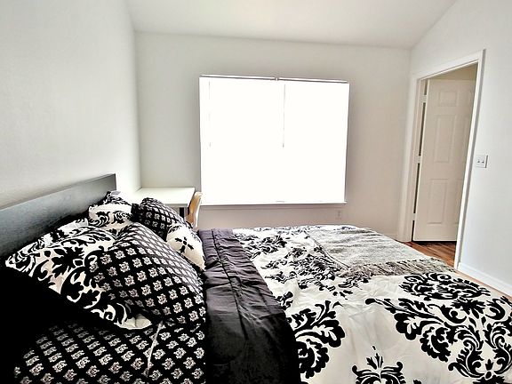 3rd image of 3226 Greenwich Village Blvd #25