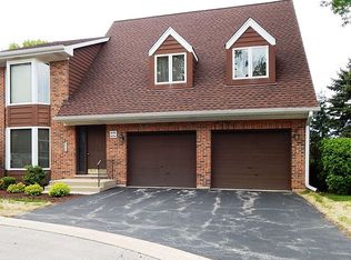 1654 N Douglas Ct, Arlington Heights, IL 60004