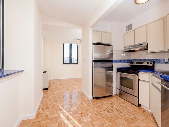 2nd image of 176 W 86th St APT 9A