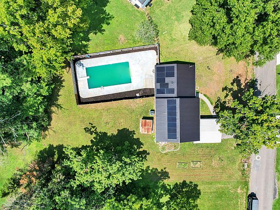 3rd image of 3010 W Lake Dr NW